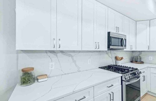 Trinidad Condo | Designer 3BDR Rooftop Monument View&Parking Near H St Corridor Free Cancellation