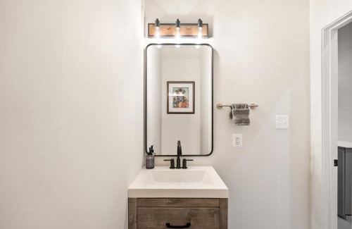 Columbia Heights House | Designer 3BR DC Home King Bed, Family Friendly