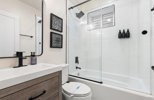 Columbia Heights House | Designer 3BR DC Home King Bed, Family Friendly