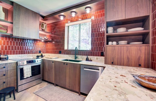 Blueberry Hill Condo | Designer 4BR, 3 Bath Townhouse w Mtn Views, Hot Tub, Parking for 2 vehicles
