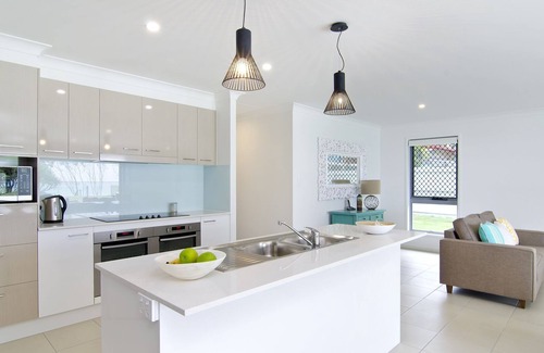 Bilinga House | 🌊🌴 Designer 5 Bedroom Beachfront in Tugun! 🌴🌊
