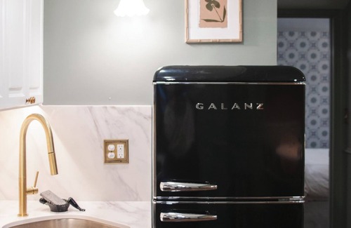 Capitol Hill Apartment | Designer Apartment in the Heart of Historic Capitol Hill: 10 Min Walk to Capitol