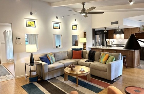 Anderson Mill House | Designer bedroom & bath in creatively renovated 70s ranch. Pkg, grill, patios.