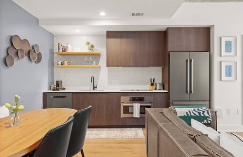 East Cesar Chavez Condo | Designer Condo Steps to Lady Bird Lake with gym & rooftop pool