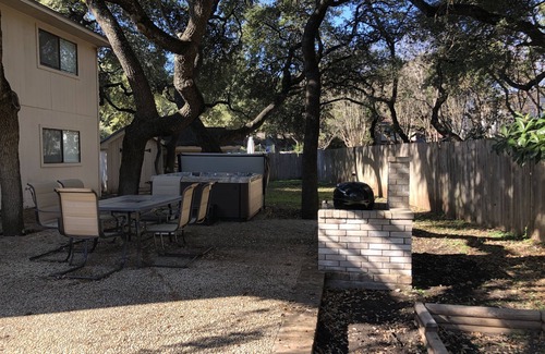 North San Antonio - SAT House | Designer delight, 5 bed 3 bath wi/hot tub