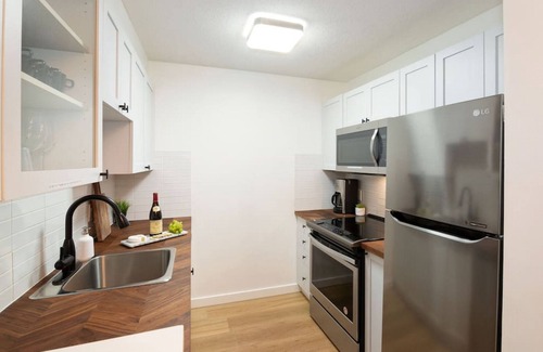 Whistler Cay Heights House | Designer home - A/C, pool, hot tub & free parking