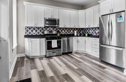 Shaw House | Designer Home in Shaw | RIGHT SIDE | JZ Vacation Rentals