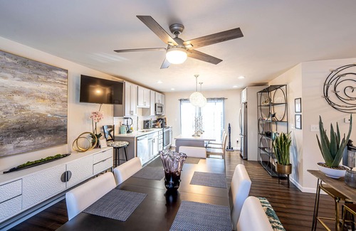 Thornton House | Designer Home. Lake View. Amazing Patio. Heated Swim Spa Pool & Hot Tub