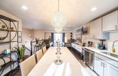 Thornton House | Designer Home. Lake View. Amazing Patio. Heated Swim Spa Pool & Hot Tub