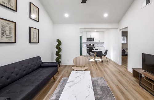 St. Edwards House | Designer Home Office in 1 Acre Land 5min→Domain