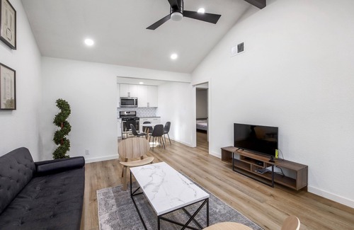 St. Edwards House | Designer Home Office in 1 Acre Land 5min→Domain