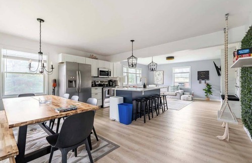 South Hill House | Designer Home on South Hill with EV charger