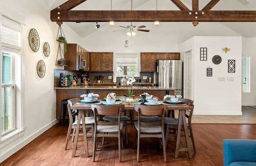 Dripping Springs House | Designer Home in the Heart of Historic Dripping Springs-The Murray House
