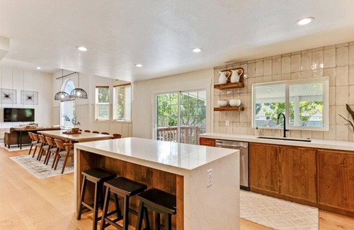 Orchard North House | Designer home with hot tub, 2 Masters, 4 full baths, close to Sundance, BYU, UVU