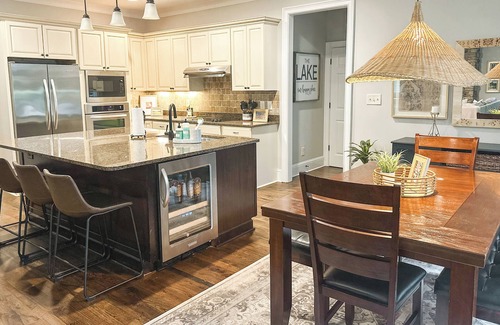 Reynolds Landing Cottage | Designer inspired 4-bedroom cottage inside the Landing at Reynolds