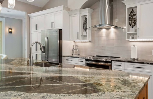 Bowling Green House | Designer Lakefront Lodge w/Huge Private Beach & Boat Option-Built July '19