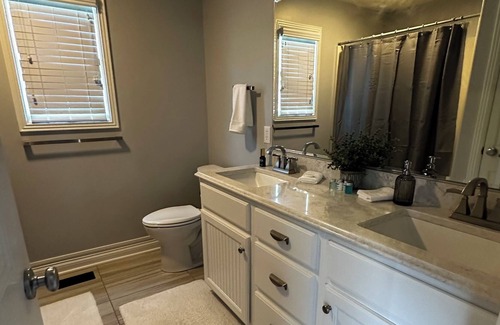 Leo-Cedarville House | Designer Leo Home 3 Bed 2.5 Bath