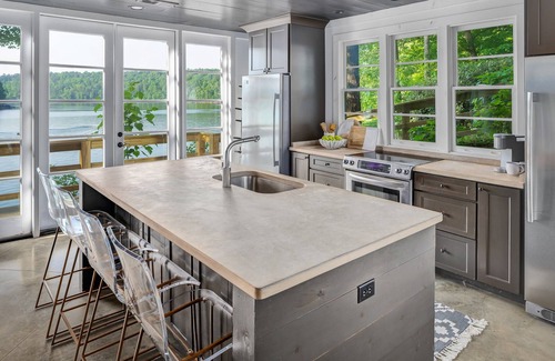 Crane Hill House | Designer Luxury on Smith Lake/Pool/5BR/3BR/Steps to Water!