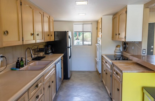 Borrego Springs House | Designer mid-century modern hideaway with private pool, spa, & firepit