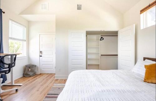 St. Johns House | Designer NEW 10min dt Pet friendly 7min Park-Room A