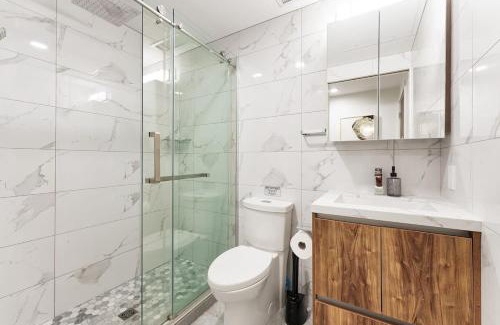 West End Apartment | Designer Studio in Trendy West End Downtown