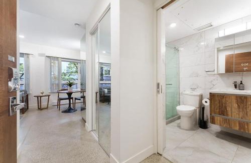 West End Apartment | Designer Studio in Trendy West End Downtown