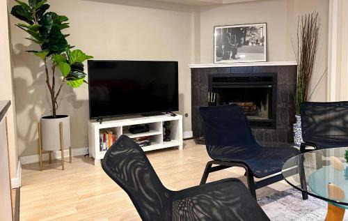 Old Town House | Designer Themed 4 Bedroom in Best Location with Patio and Fireplace
