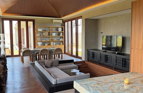 Cemagi Villa | Designer villa near rice fields. Super quiet, stylish with pool and rooftop view