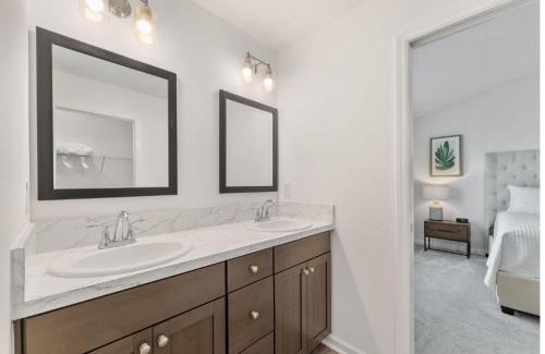 Okahumpka House | Designers 3BR in The Villages With Four Seaters Golfcart King Bed