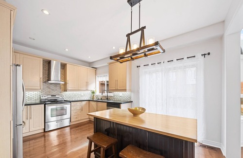 Richmond Hill House | Detached 4 bedrooms house with hot tub