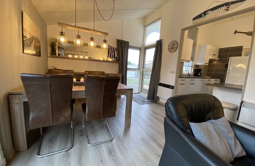 Renesse House | Detached bungalow near the beach with own parking spaces, enclosed garden.