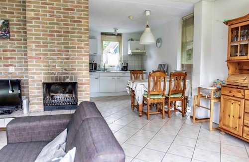 Sint Maarten House | Detached bungalow in North Holland style with spacious garden