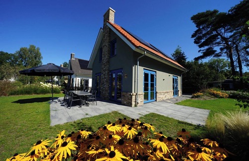 Lochem House | Detached bungalow on the water with 4 bedrooms