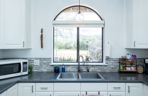 Cottonwood House | Detached Casita, Fireplace, Hot Tub, Full Kitchen, Patio~Old Town/Sedona/Jerome