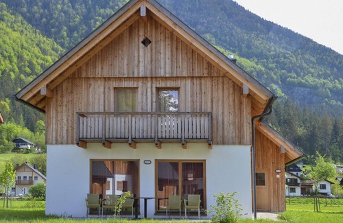 Obertraun Ski Chalet | Detached chalet on cosy holiday park
