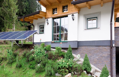 Viehhofen Ski Chalet | Detached chalet with private carport