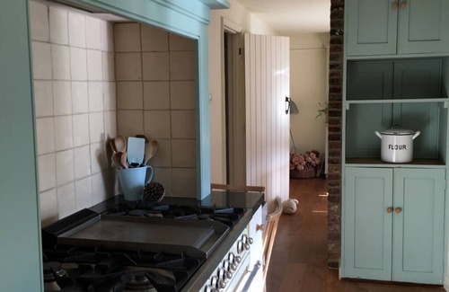 West Wittering Cottage | Detached cottage, a stroll from sandy West Wittering Beach