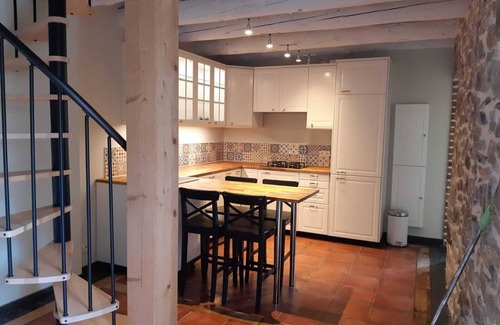 Saint-Bres Cottage | Detached cottage in 2000m2 property