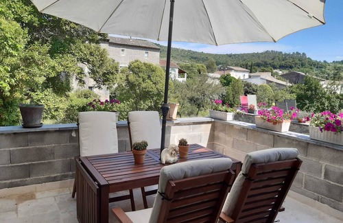 Saint-Bres Cottage | Detached cottage in 2000m2 property