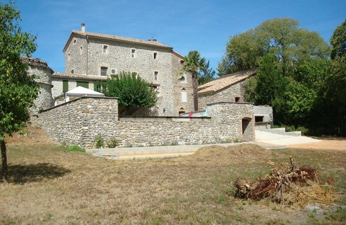 Saint-Bres Cottage | Detached cottage in 2000m2 property