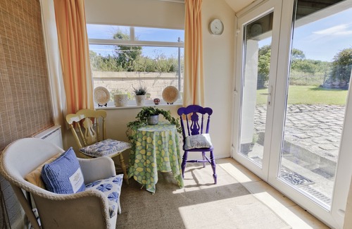 Llanfaethlu Cottage | Detached Cottage with Stunning Sea Views