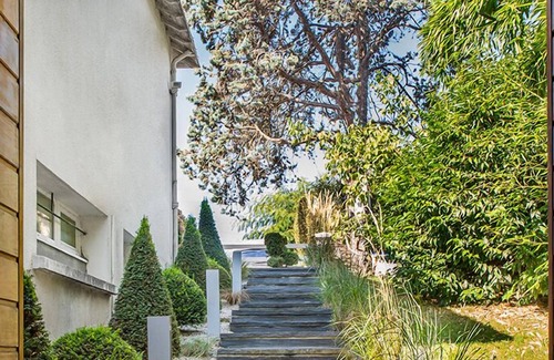Nantes Nord House | detached cottage with landscaped nature park