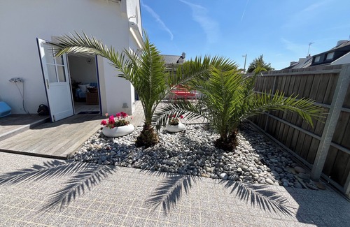 Arzon House | Detached fisherman's cottage on the seafront with large terrace and parking space