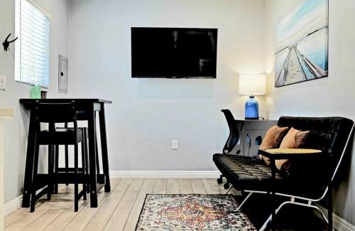 Monrovia House | Detached Guesthouse in Monrovia/Los Angeles