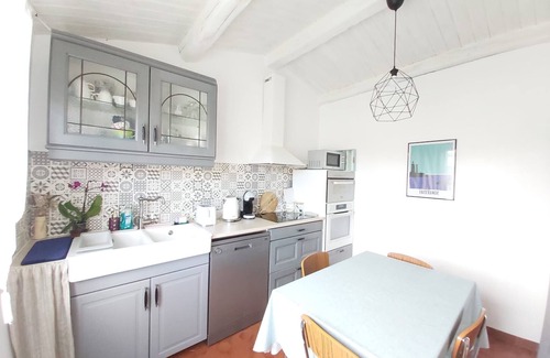 L'Epine House | Detached house with dishwasher, enclosed garden, near beach and center