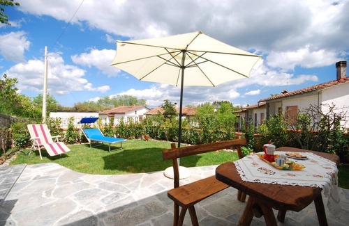 Monticiano House | Detached house with garden a few minutes from the abbey of San Galgano