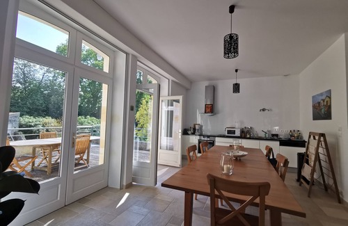 Jonzac House | Detached house with garden at the foot of the Château de Jonzac.