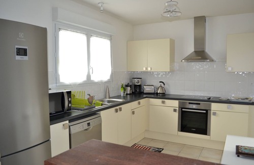 Ares House | Detached house with garden