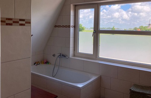 Langweer House | Detached house with mooring in the Frisian Lakes area.