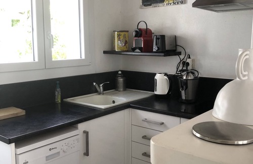 L'Escala House | Detached house with private garden and swimming pool; air conditioning wifi internet